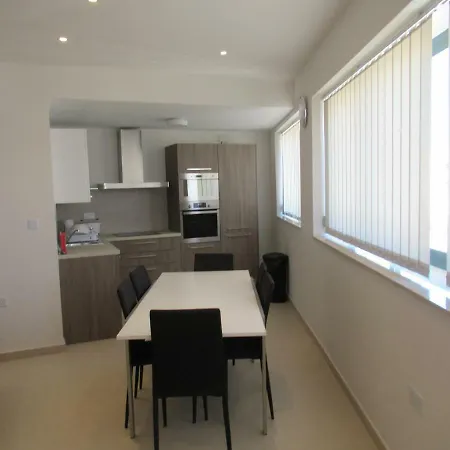Private Double With Private Bathroom In Ta' Xbiex Habitación en casa particular *