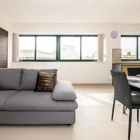 Private Double With Private Bathroom In Ta' Xbiex *