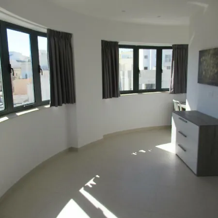 Private Double With Private Bathroom In Ta' Xbiex * Ta Xbiex