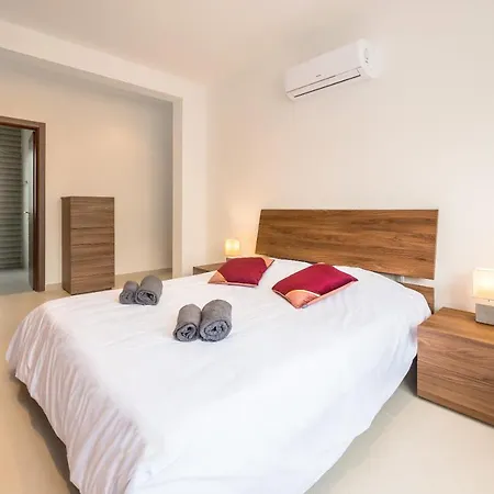 Private Double With Private Bathroom In Ta' Xbiex Privatunterkunft *